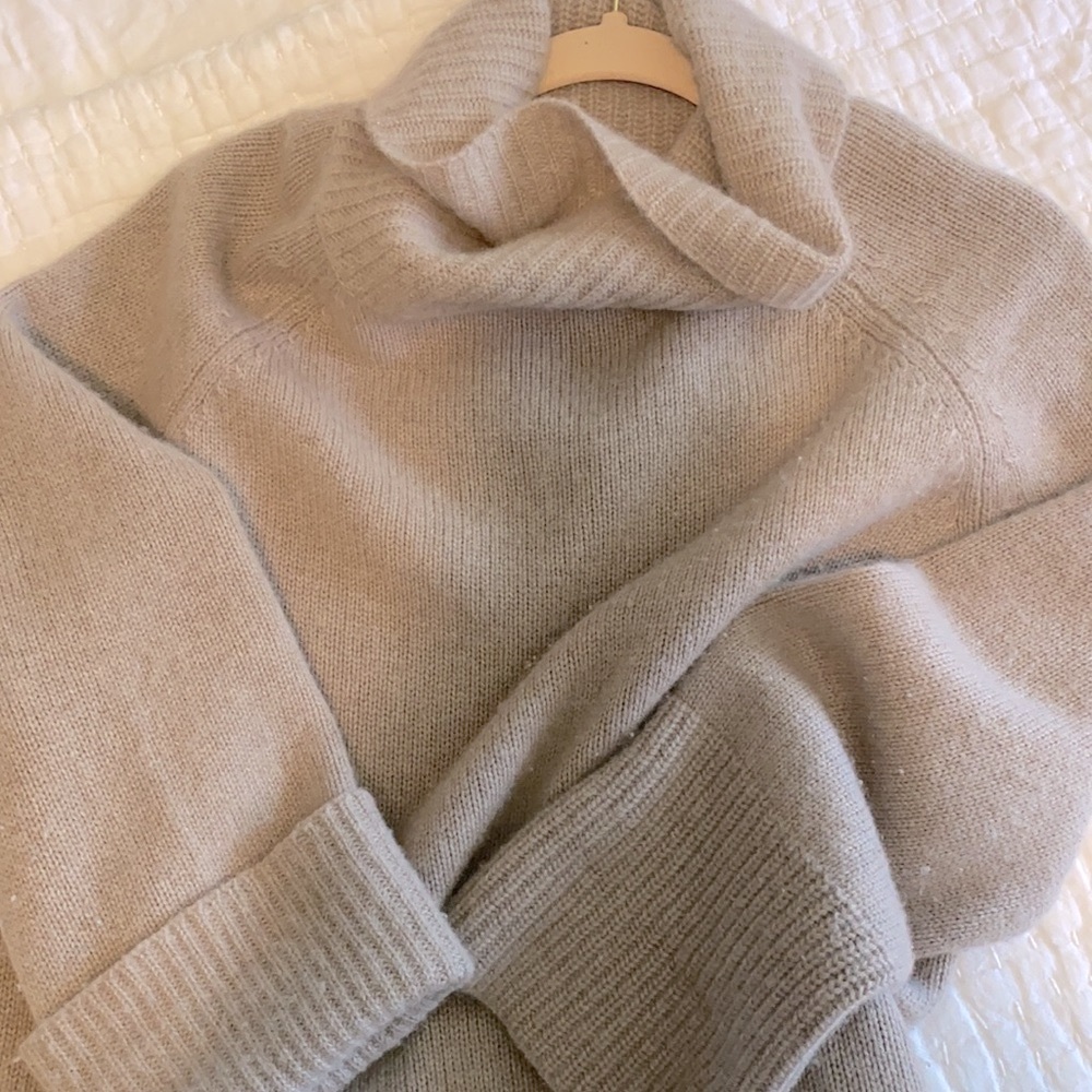 Beautiful creamy tan 360 cashmere sweater
